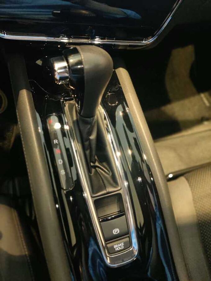 Honda HR-V HR-V 1.5 i-VTEC CVT Elegance AUTOMAAT + TREKHAAK